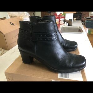 Woman’s Clark Dream Belle ankle boots. Size 9